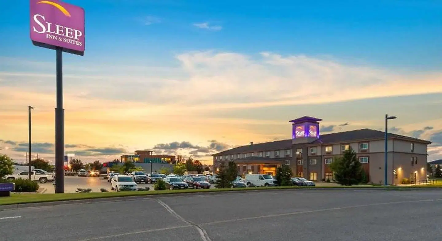 Sleep Inn & Suites Bismarck EXTERIOR