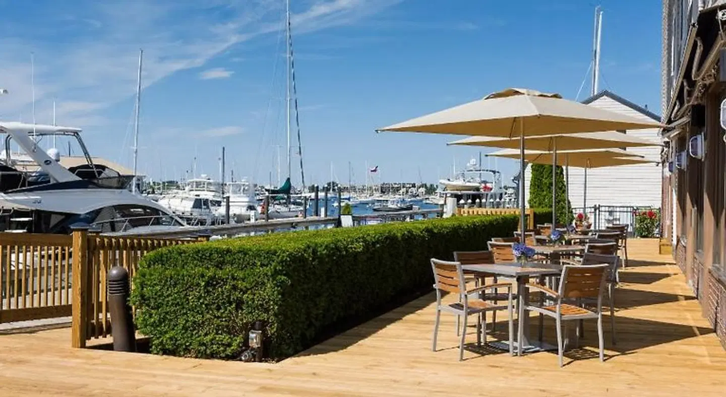 The Newport Harbor Hotel & Marina Terrasse
