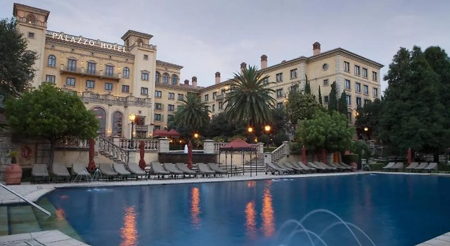 Palazzo Hotel Montecasino OUTDOOR_POOL