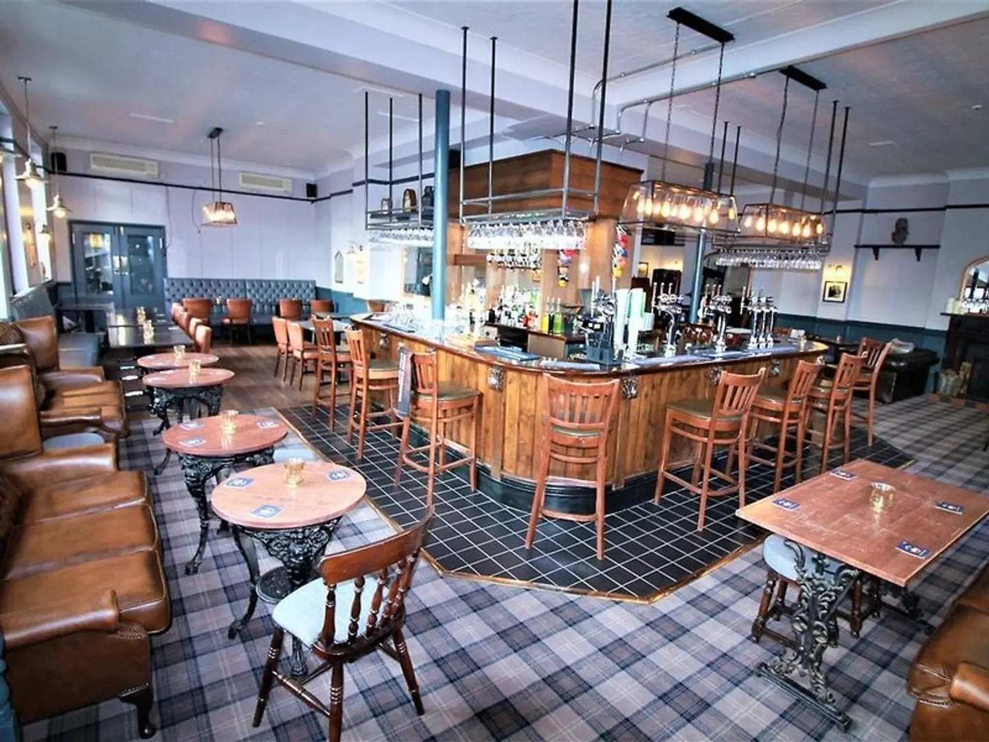 Summerfield Pub & Boutique Rooms Bar