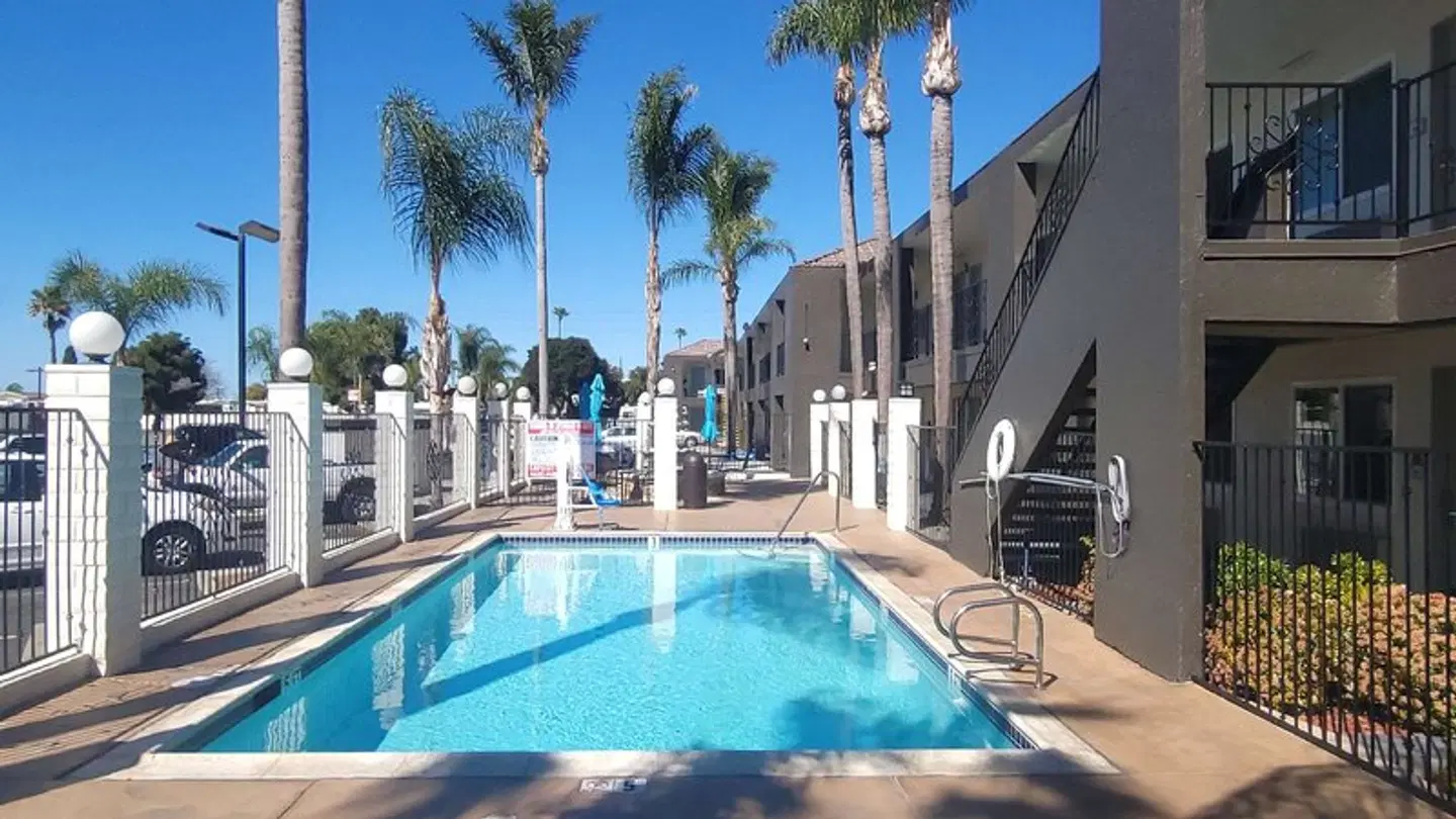 SureStay by Best Western Chula Vista San Diego Bay OUTDOOR_POOL