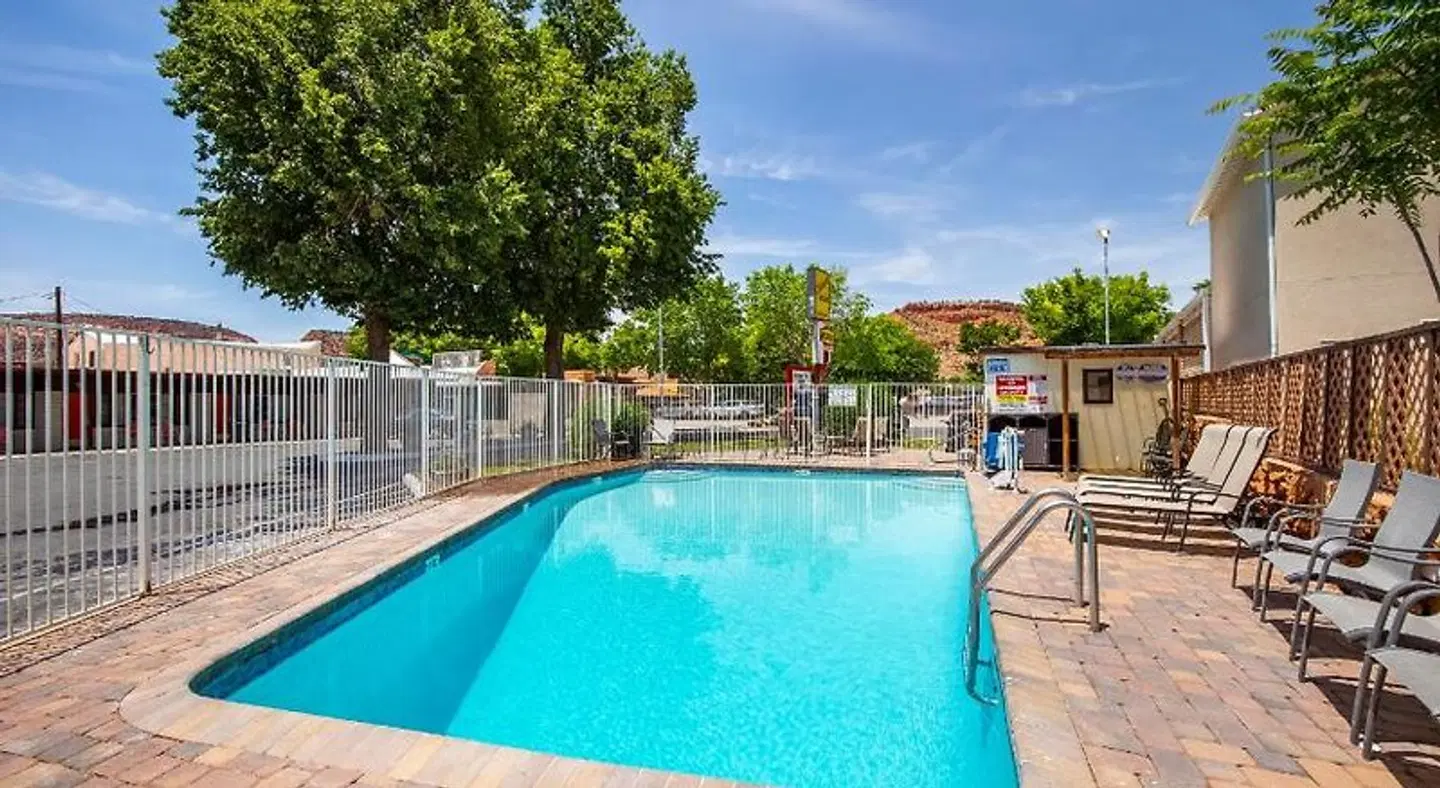 Aikens Lodge OUTDOOR_POOL