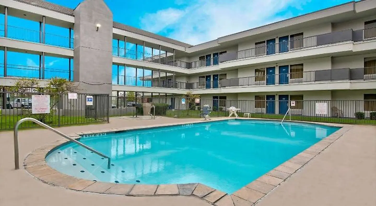 Studio 6 San Antonio, TX - Airport OUTDOOR_POOL