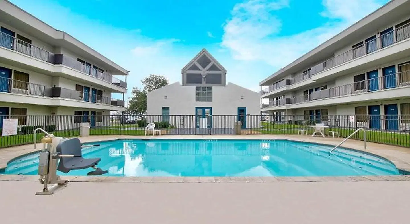 Studio 6 San Antonio, TX - Airport OUTDOOR_POOL