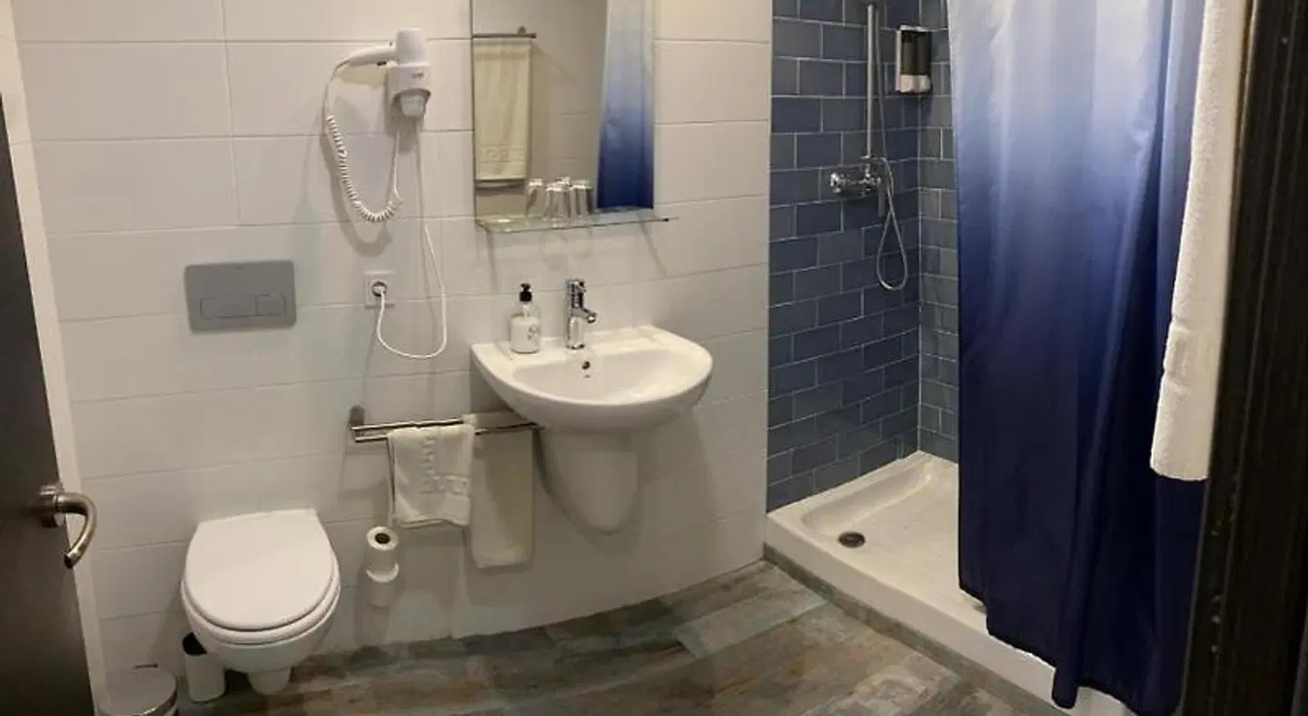 Nanit Valencia Hostel Badezimmer