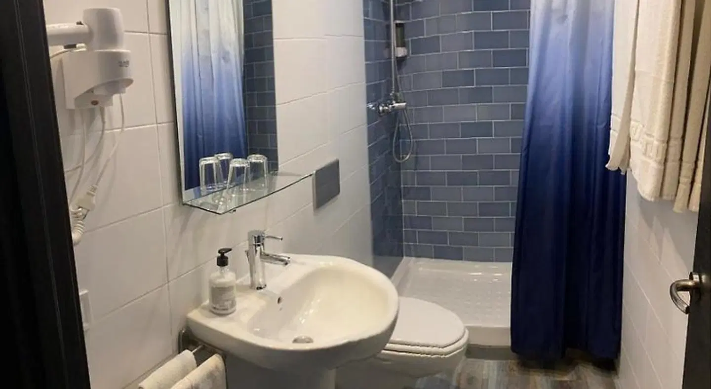 Nanit Valencia Hostel Badezimmer