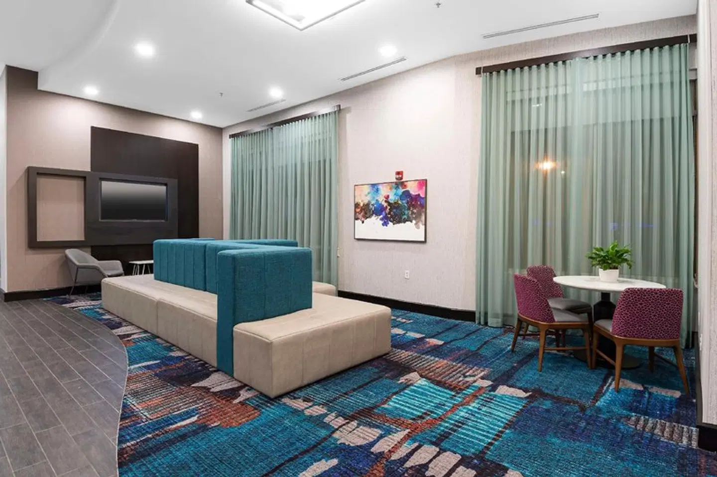 Hampton Inn & Suites Raleigh Downtown ROOM_EXAMPLE