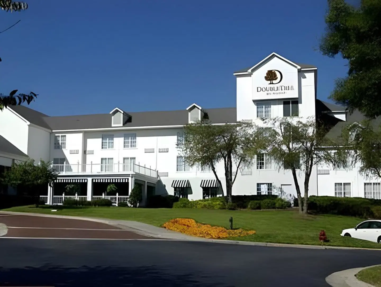 DoubleTree by Hilton Raleigh Durham Airport at Research Triangle Park EXTERIOR