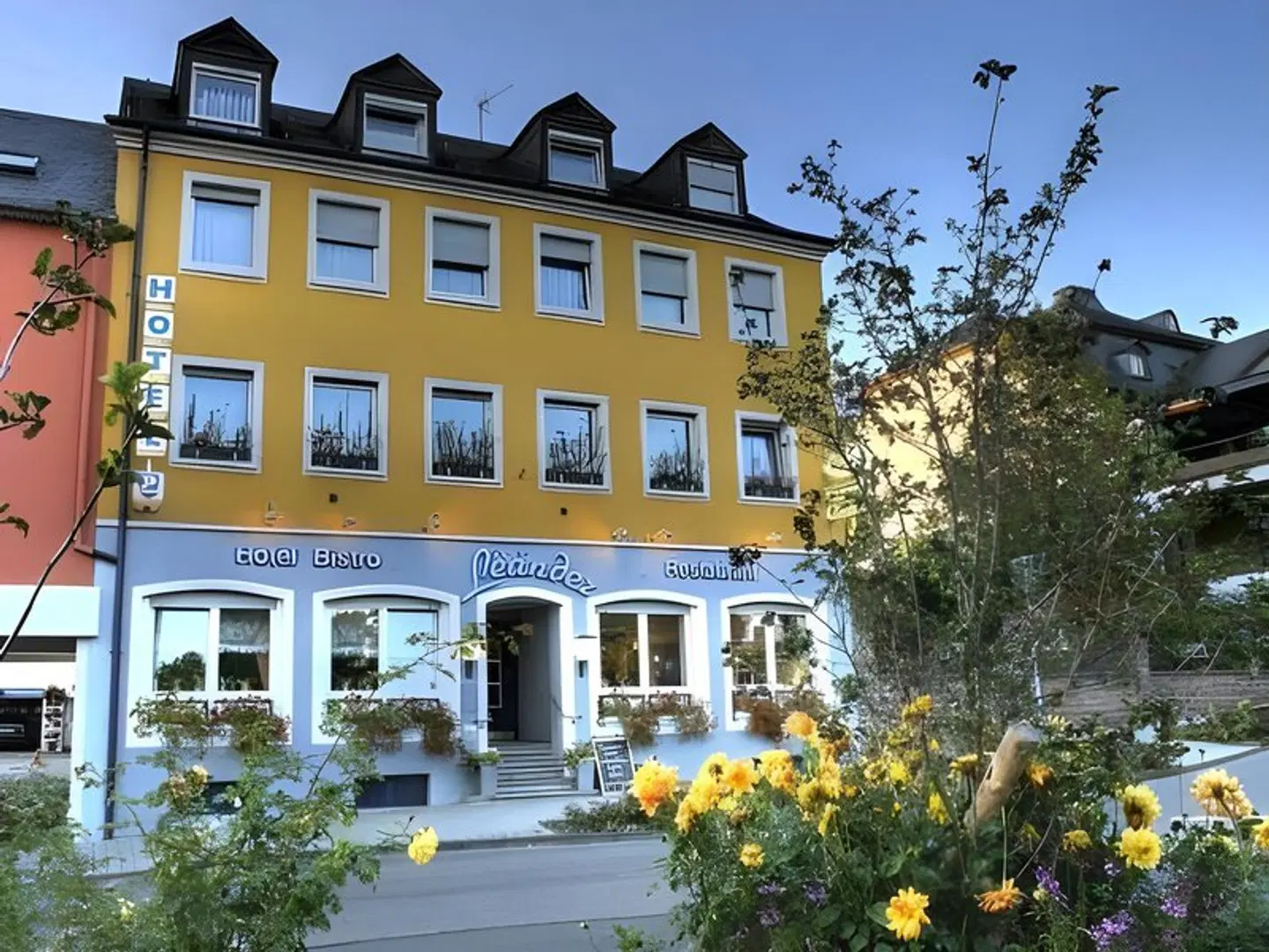 Leander EXTERIOR