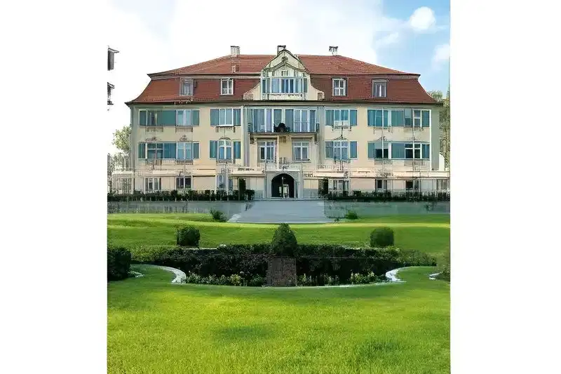 Schloss Neutrauchburg – Hotelfoto