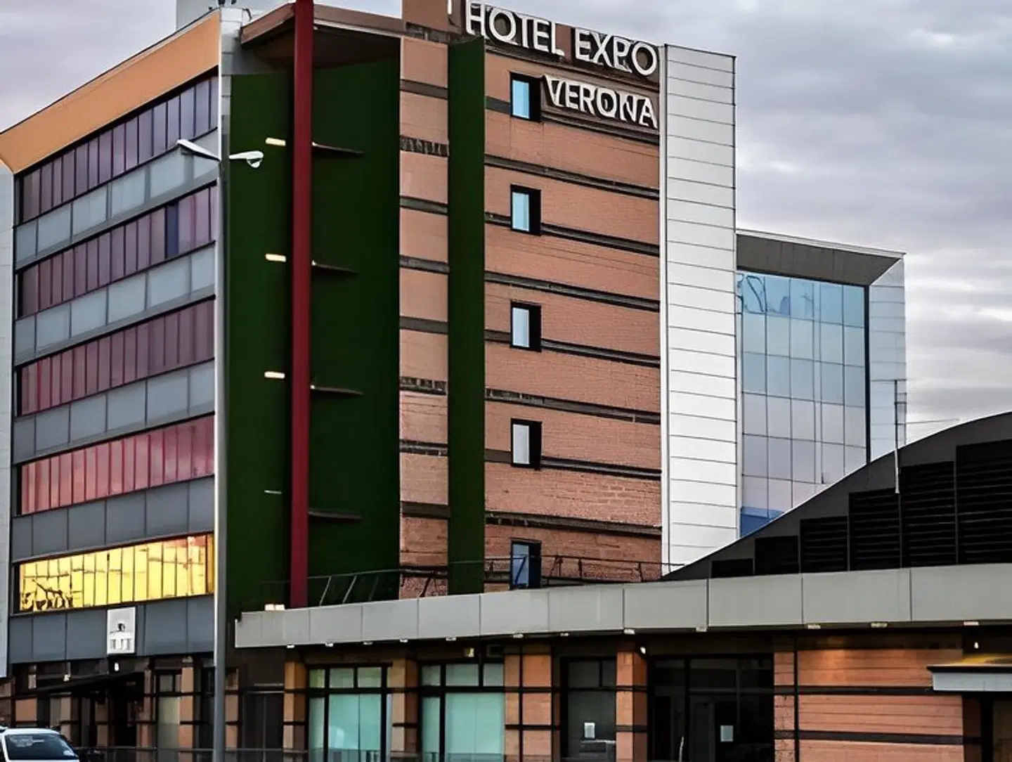 Best Western Plus Hotel Expo EXTERIOR