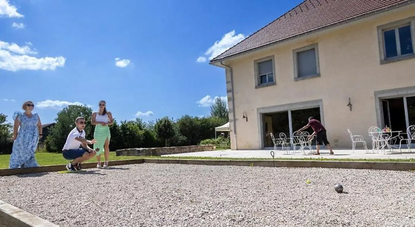 Le relais des deux tours EXTERIOR