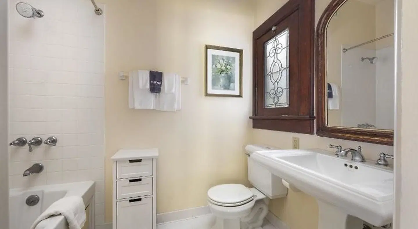 De La Vina Inn Badezimmer