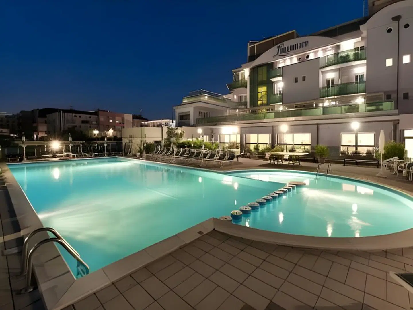 Lungomare OUTDOOR_POOL