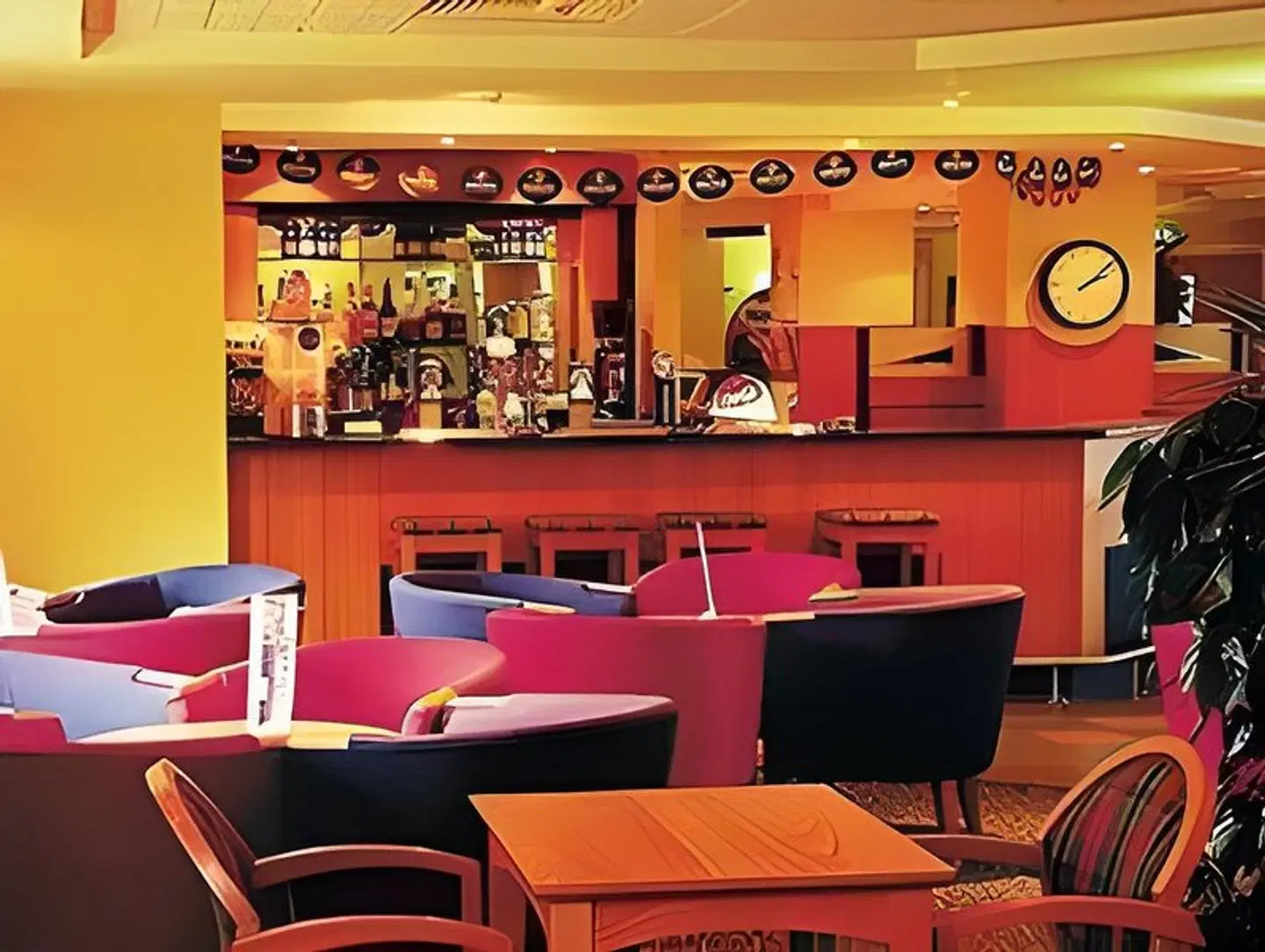 Holiday Inn Express Birmingham - Castle Bromwich by IHG Bar