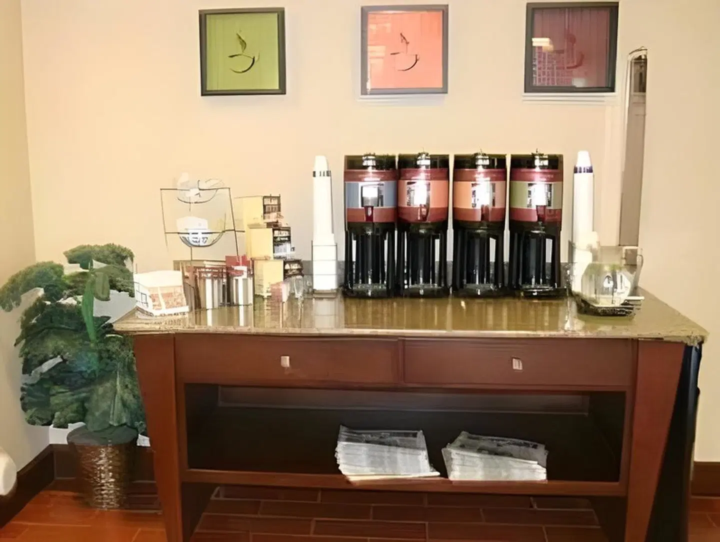 Hampton Inn Port Huron Bar