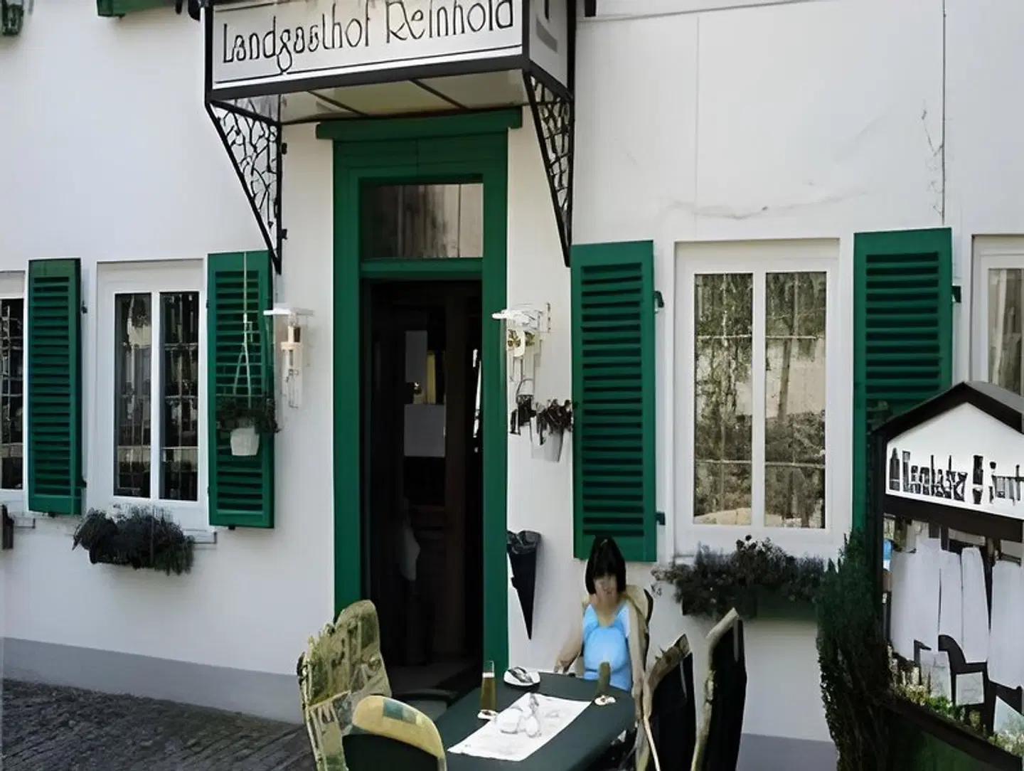 Reinhold EXTERIOR