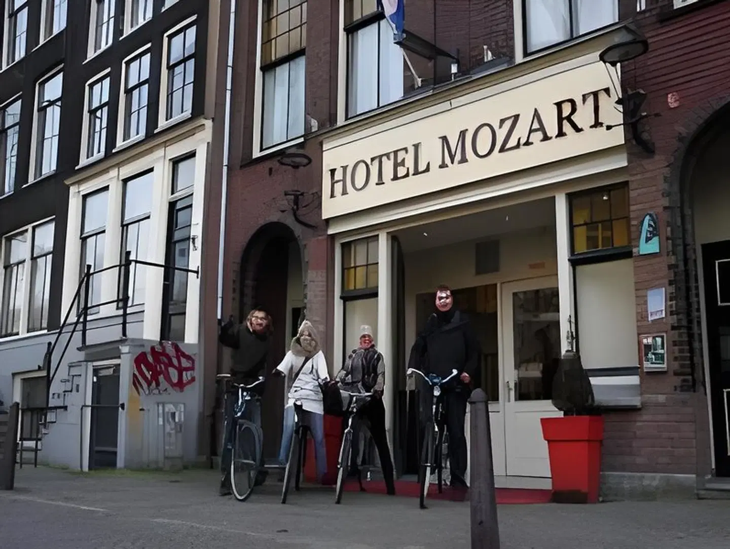 Mozart EXTERIOR