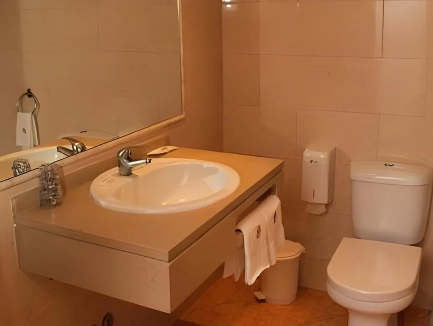 Dom Hotel Badezimmer