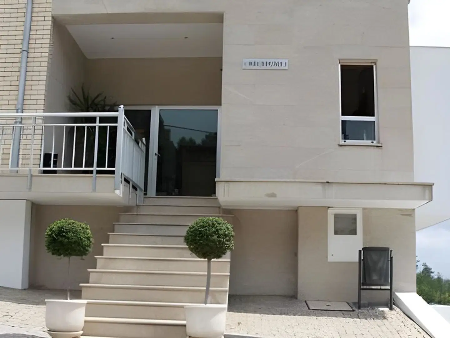 Dom Hotel EXTERIOR