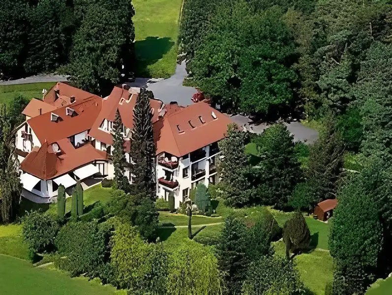 Waldhaus – Hotelfoto
