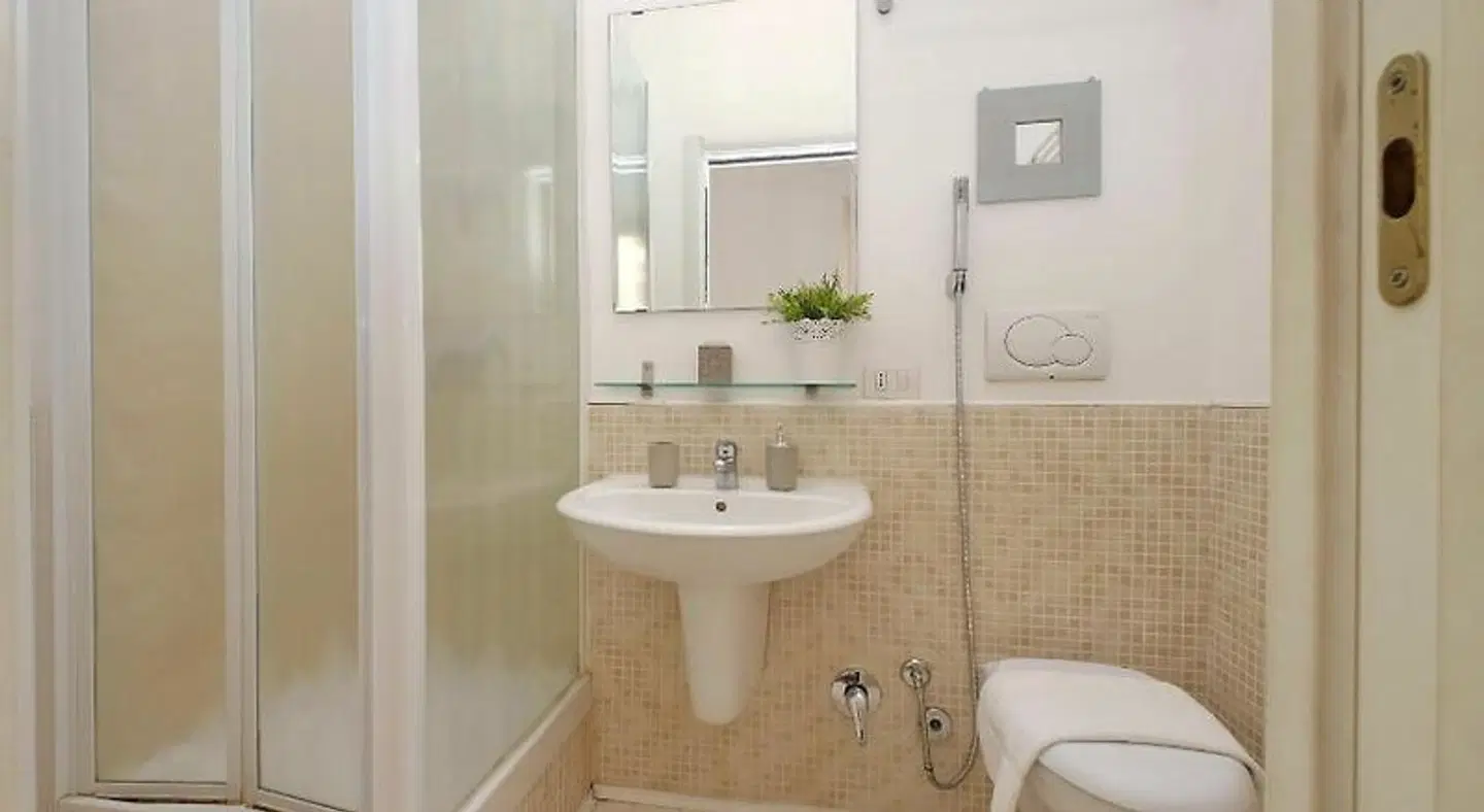 Opera Inn Suites B&B and Apartments Badezimmer