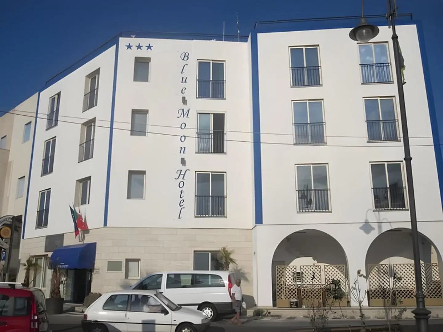 Blue Moon Hotel EXTERIOR