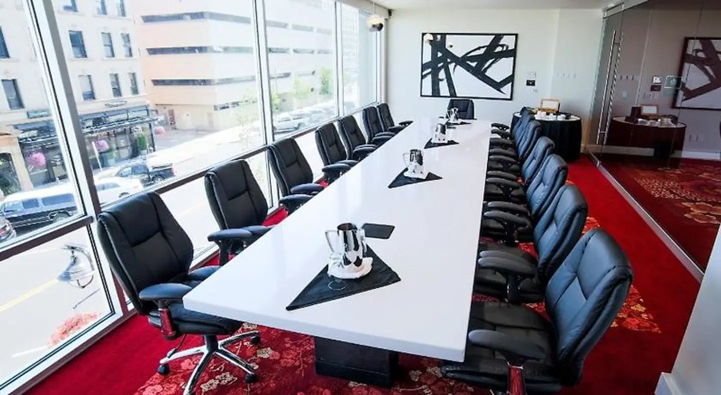 The Davenport Grand, Autograph Collection Konferenz