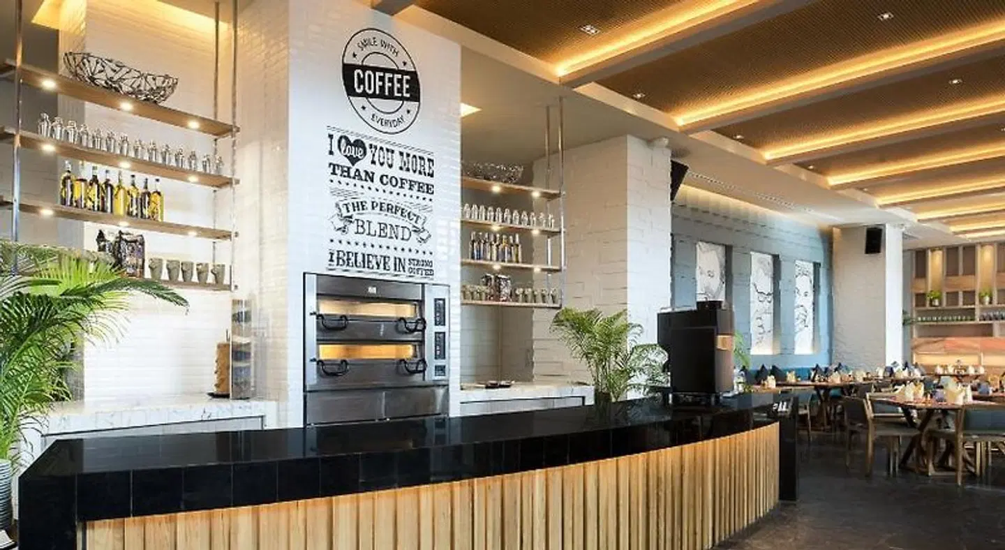 Centara Grand Mirage Beach Resort Pattaya Bar