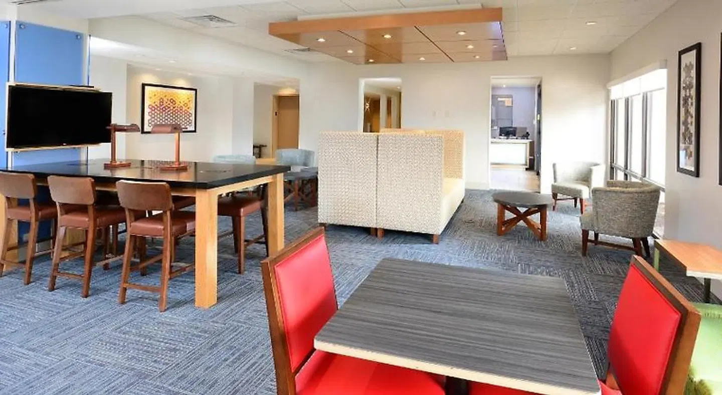 Holiday Inn Express & Suites Raleigh Durham Airport at RTP by IHG LOUNGE_LOBBY