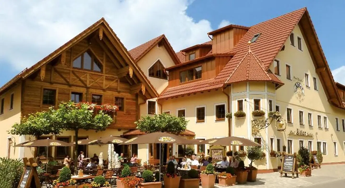 Adler EXTERIOR