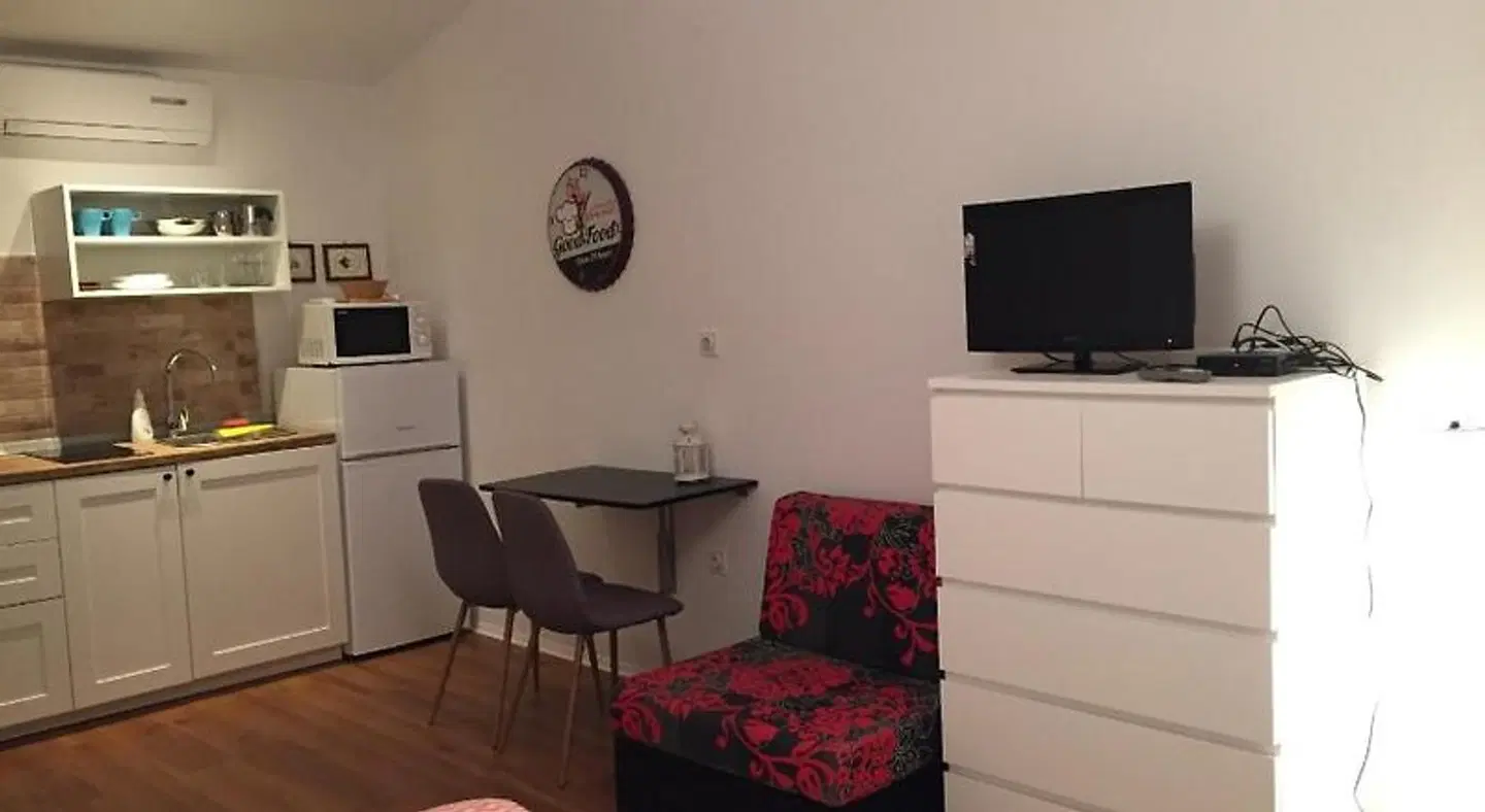 L&L Apartments ROOM_EXAMPLE