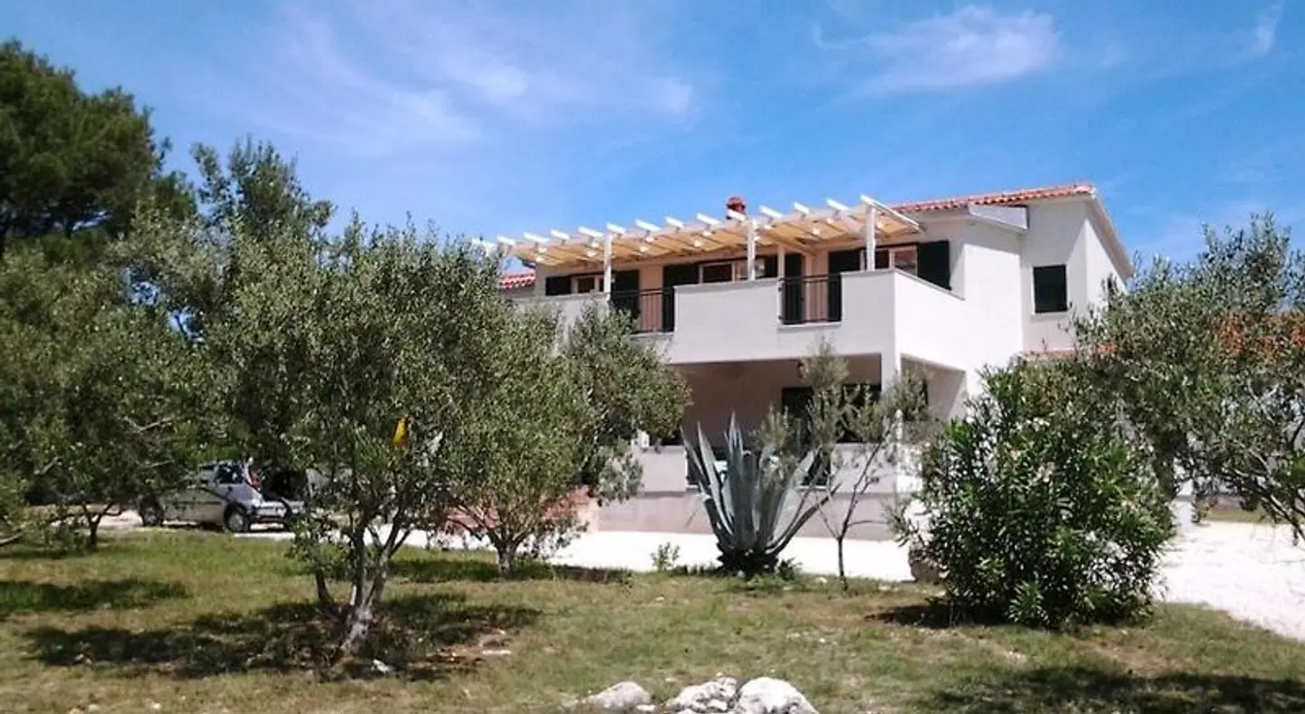 L&L Apartments EXTERIOR