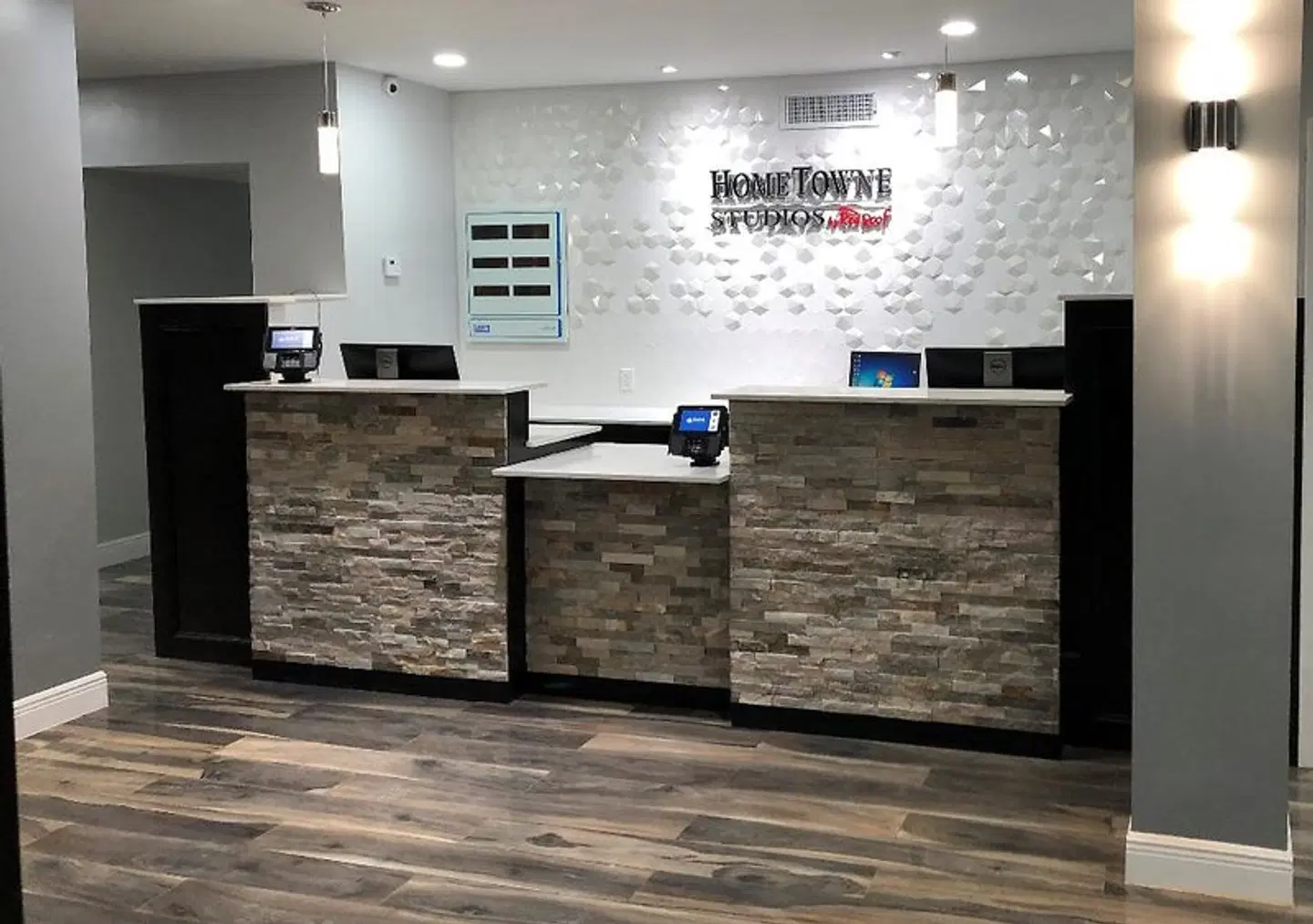 HomeTowne Studios by Red Roof San Antonio E - near AT&T Center LOUNGE_LOBBY