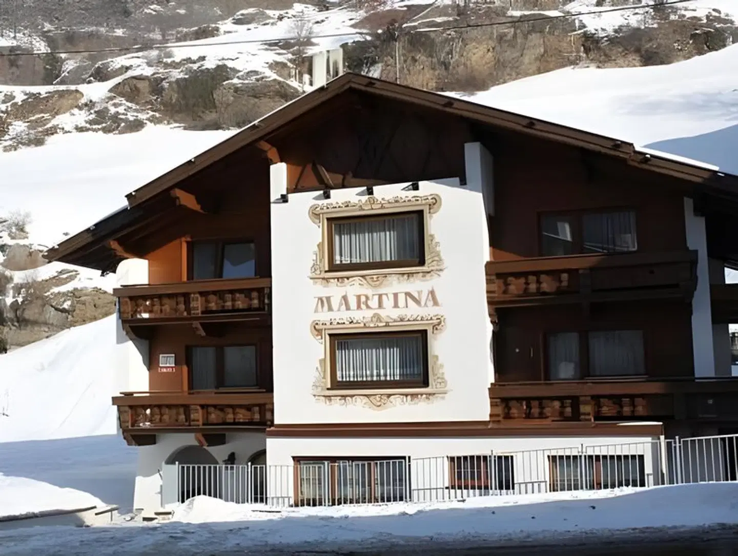 MADLE - bed & breakfast EXTERIOR