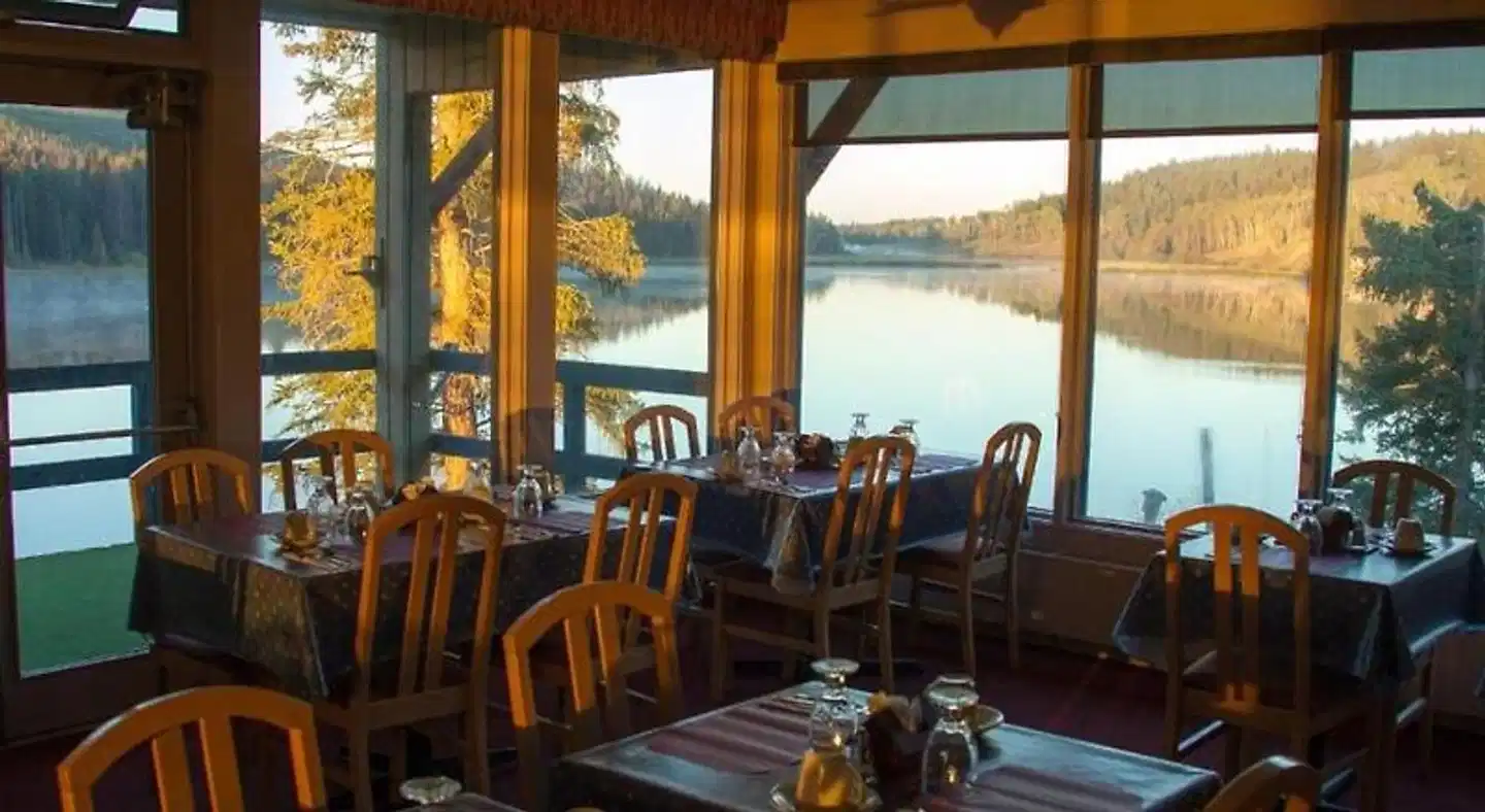 Lac Le Jeune Nature Resort Restaurant
