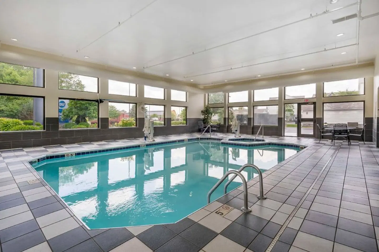 Best Western Suites Columbus Hallenbad
