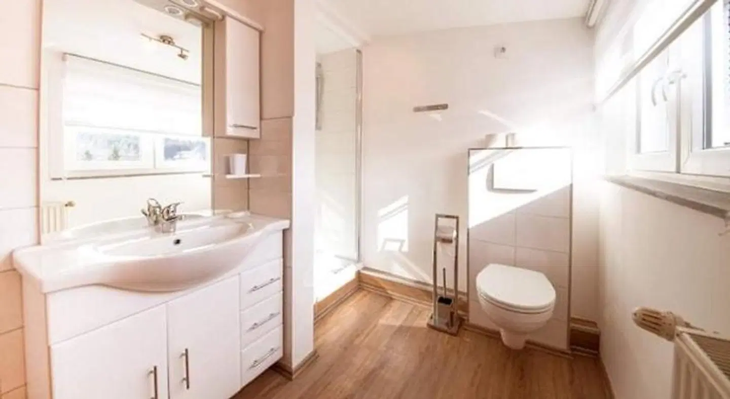 Pension und China - Thai Restaurant Asia - Haus Badezimmer