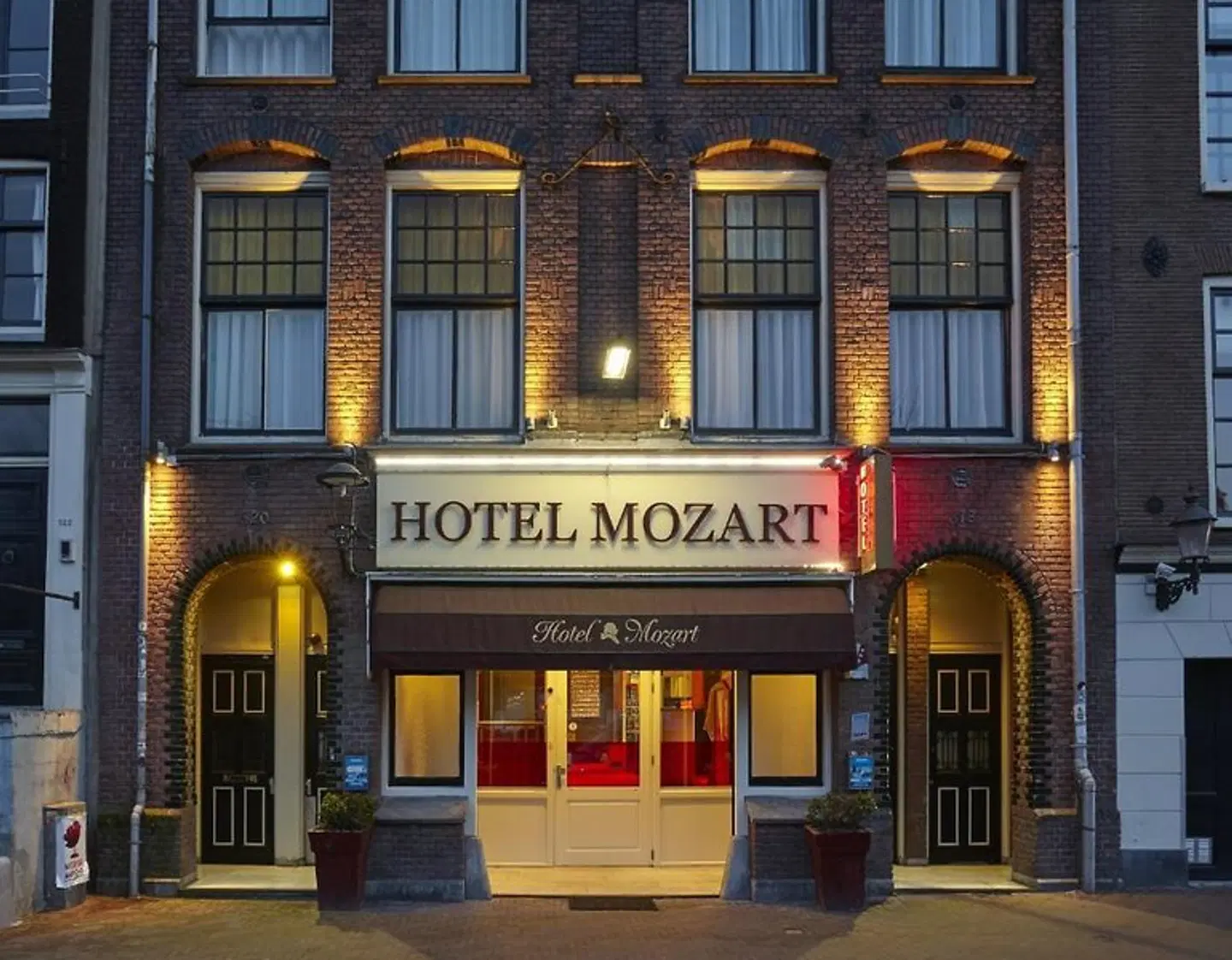 Mozart EXTERIOR