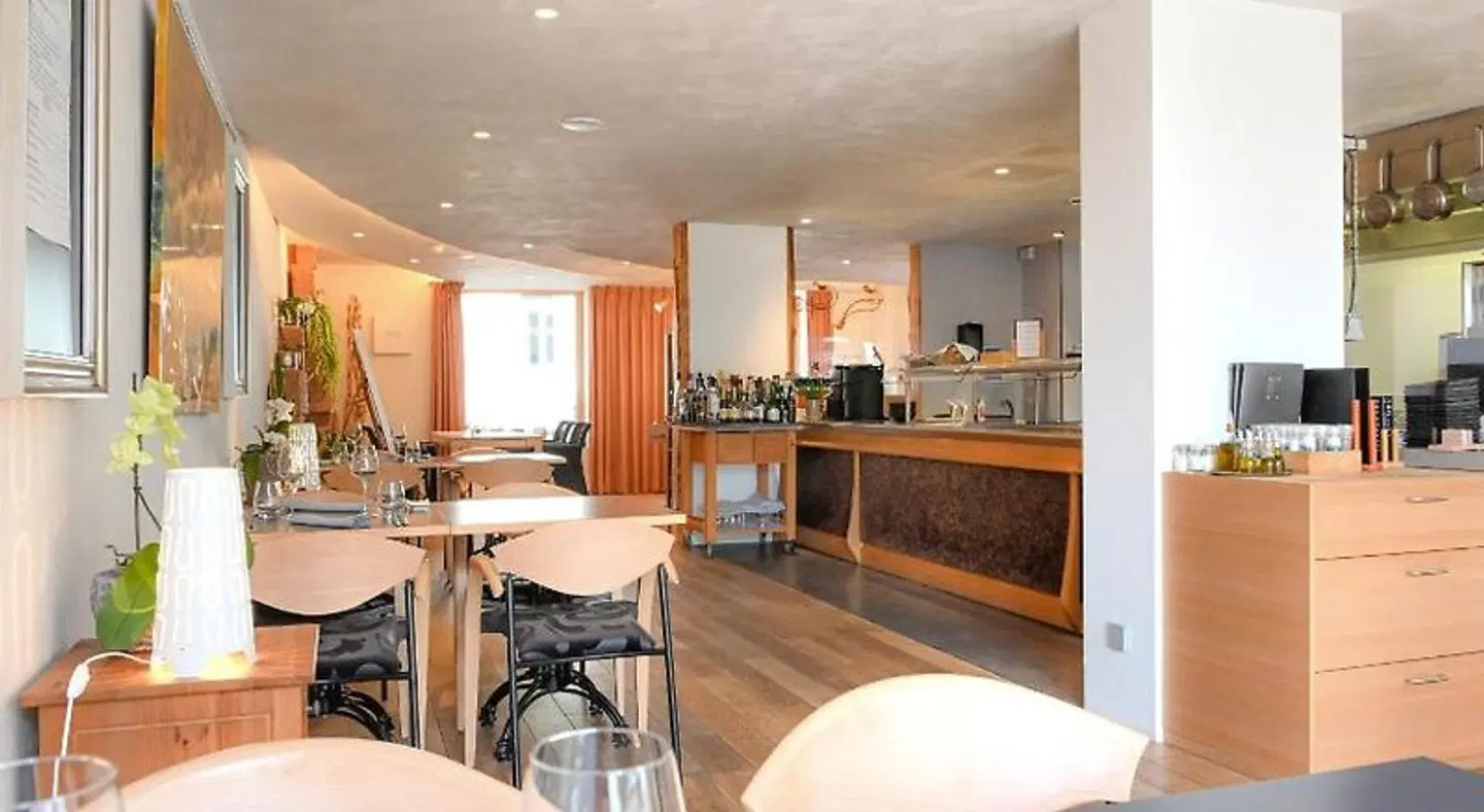 Sleepwood Hotel Bar