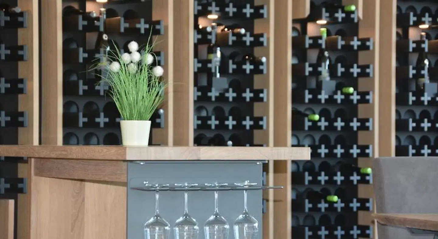 Weingut Bugner Meizelhof Bar