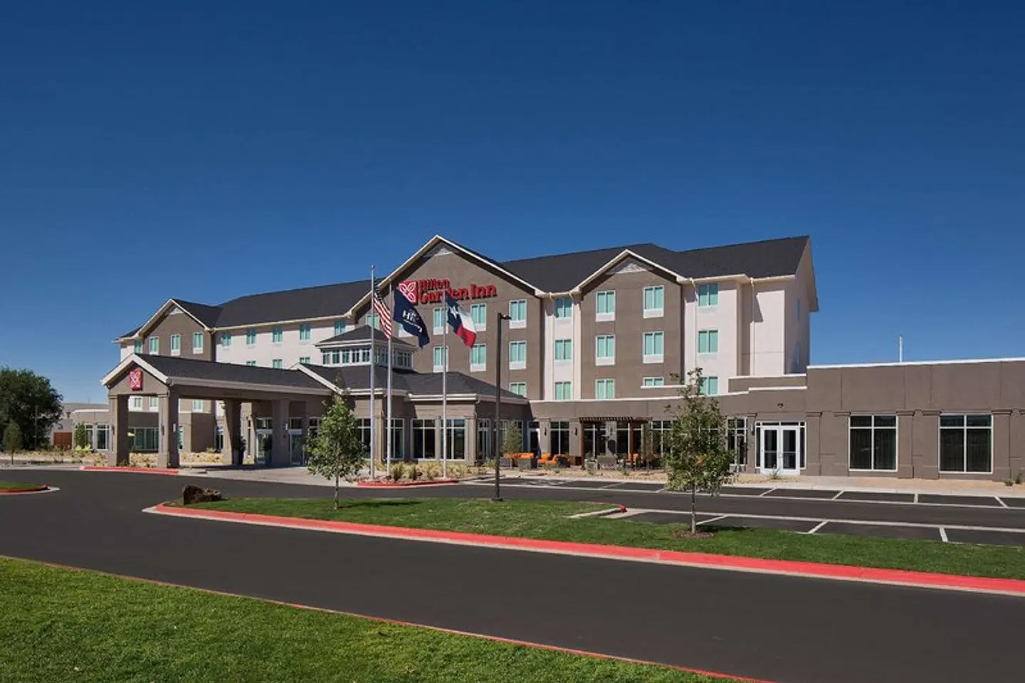 Hilton Garden Inn Lubbock EXTERIOR