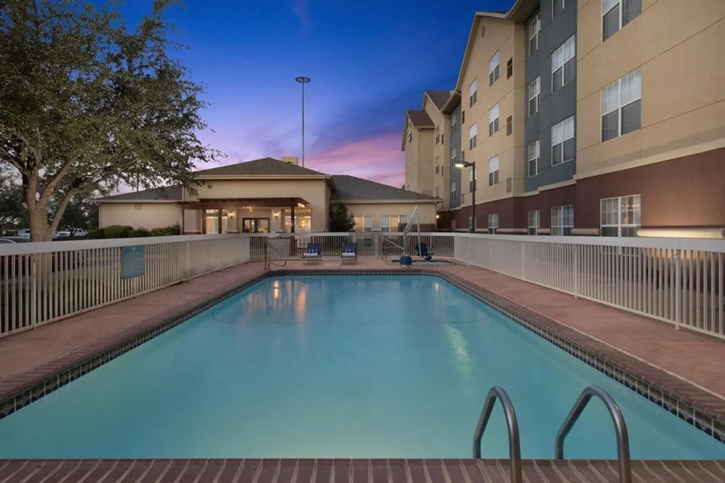 Homewood Suites by Hilton Lubbock OUTDOOR_POOL