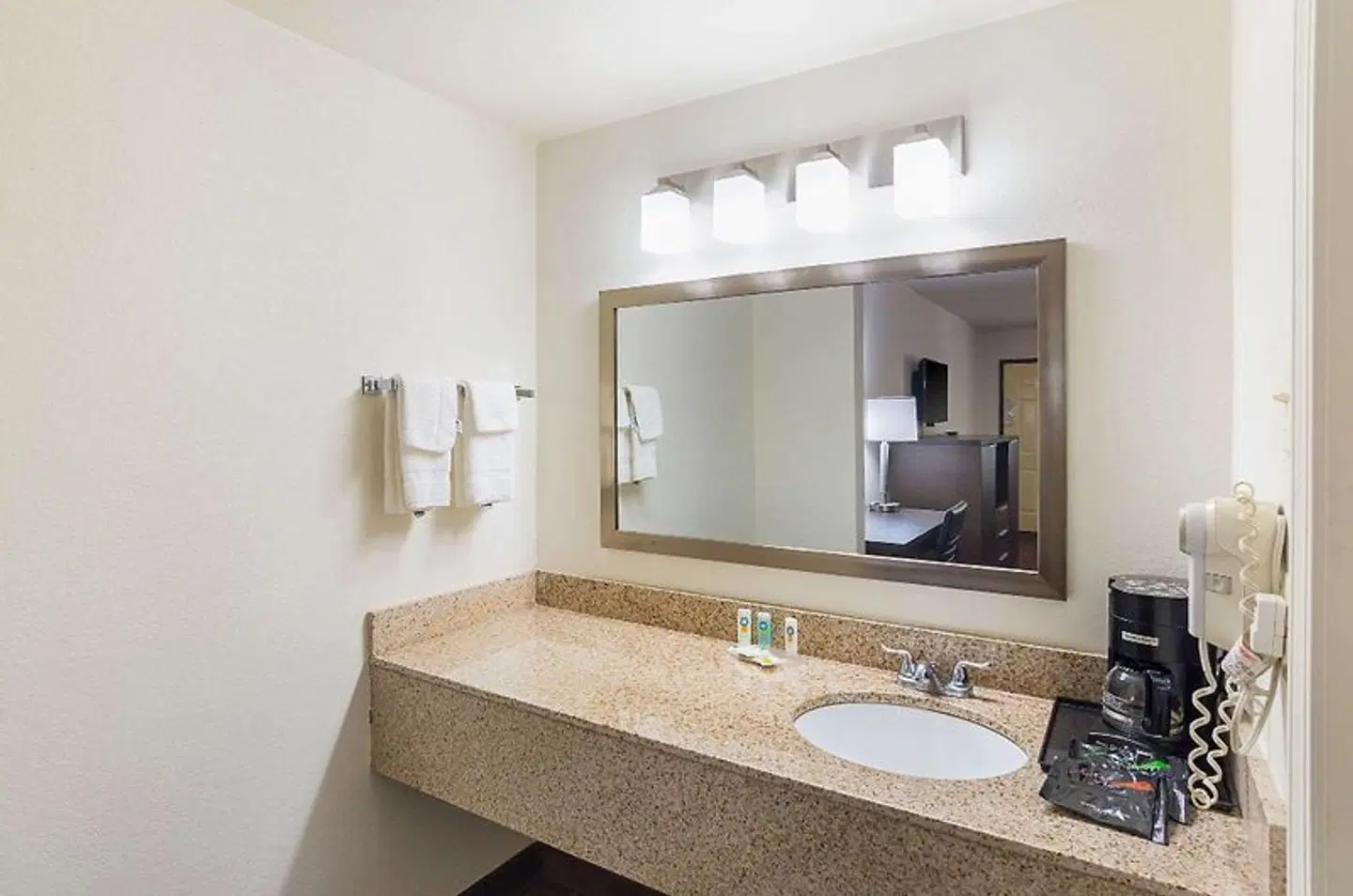 Quality Inn East Amarillo Badezimmer