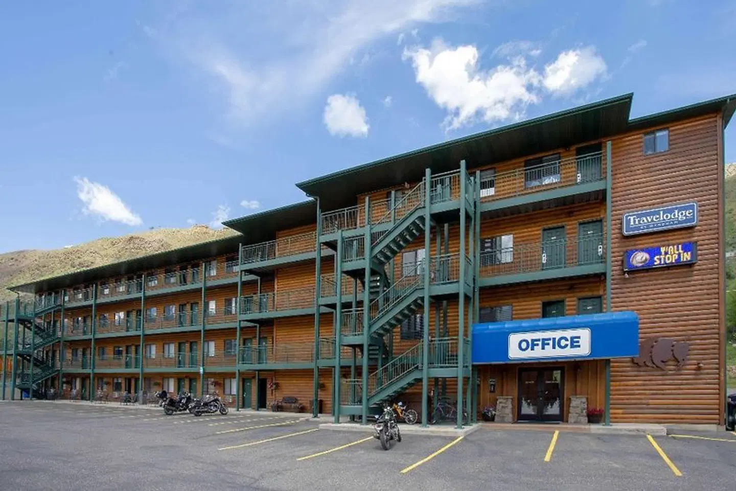 Travelodge by Wyndham Gardiner Yellowstone Park North EXTERIOR