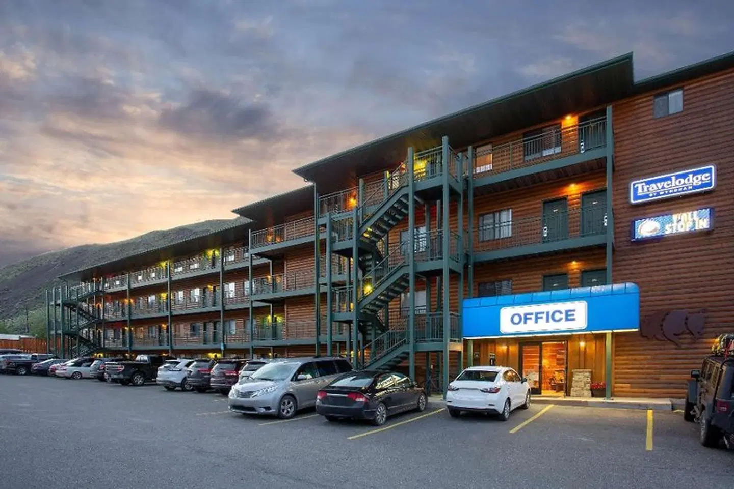 Travelodge by Wyndham Gardiner Yellowstone Park North EXTERIOR