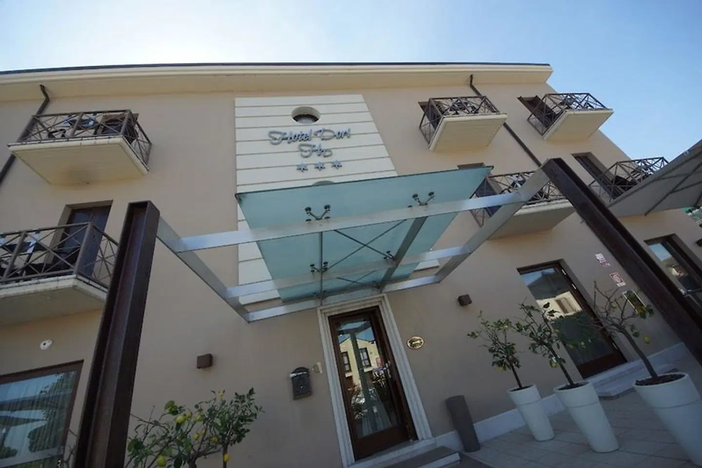 Dori EXTERIOR