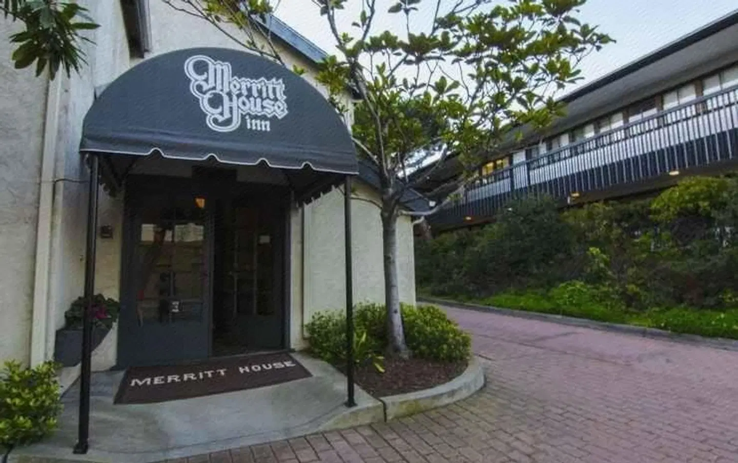 Merritt House Inn EXTERIOR