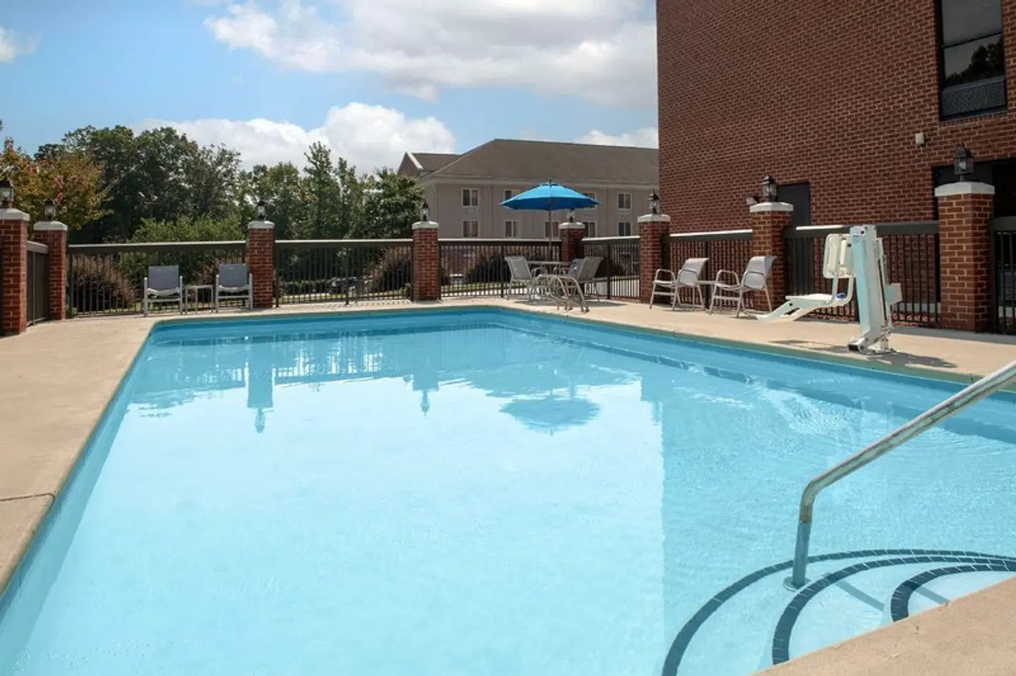 Hampton Inn High Point OUTDOOR_POOL