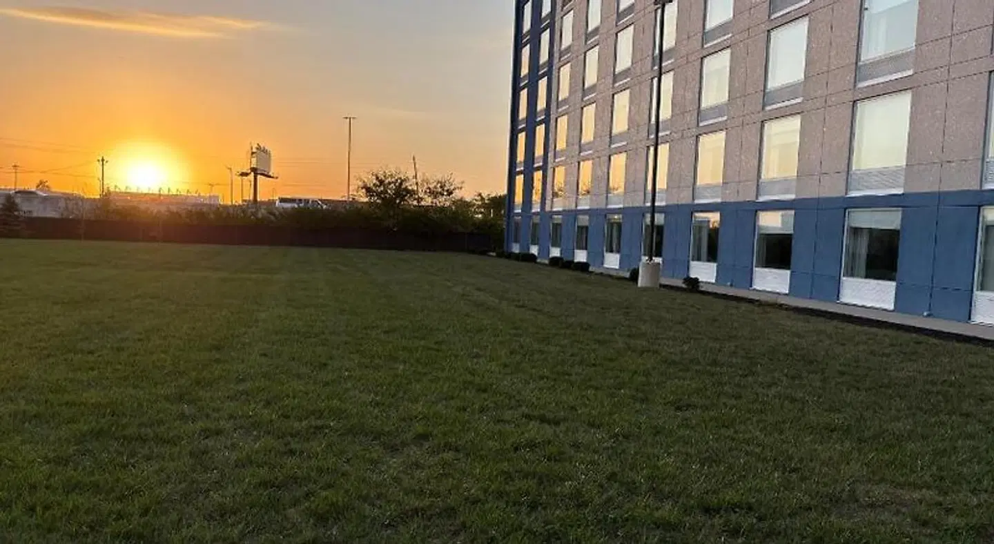 Delta Hotels by Marriott Indianapolis Airport EXTERIOR